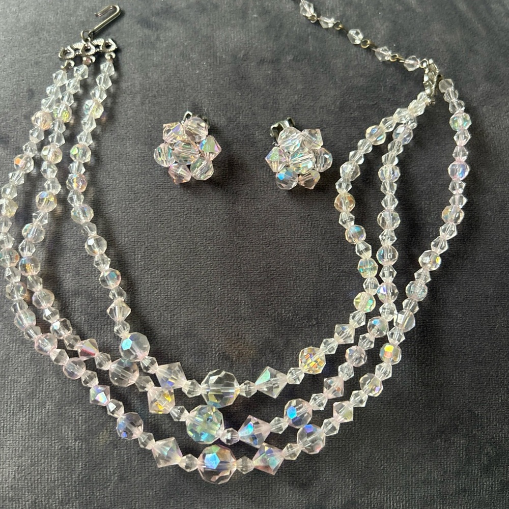 Elegant Vintage Aurora Borealis Crystal Jewelry Necklace and Clip On Earrings